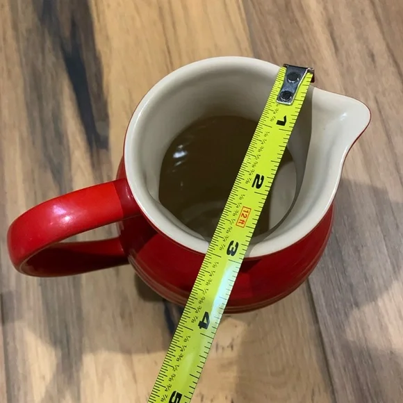 Vintage Le Creuset red pitcher vase in like new condition - Picture 4 of 6